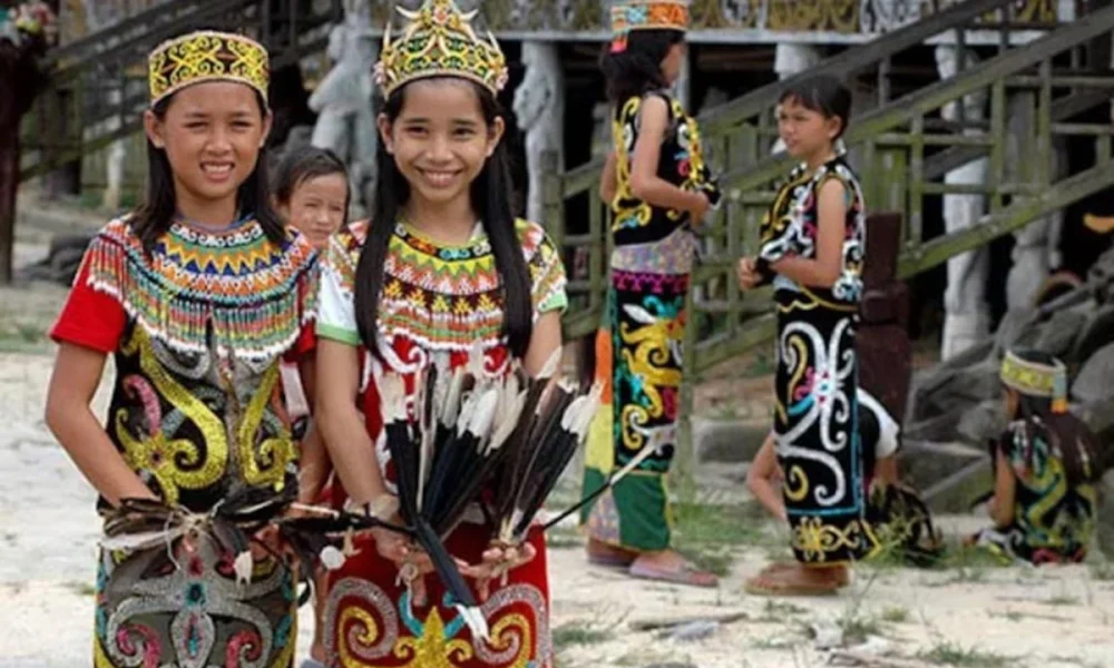 pakaian adat kalimantan utara