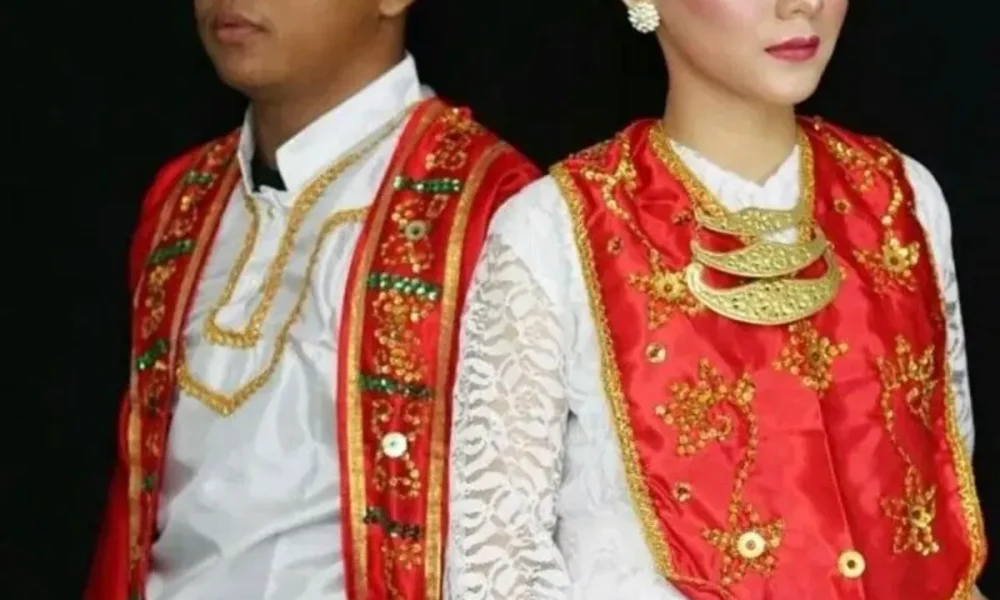 pakaian adat maluku