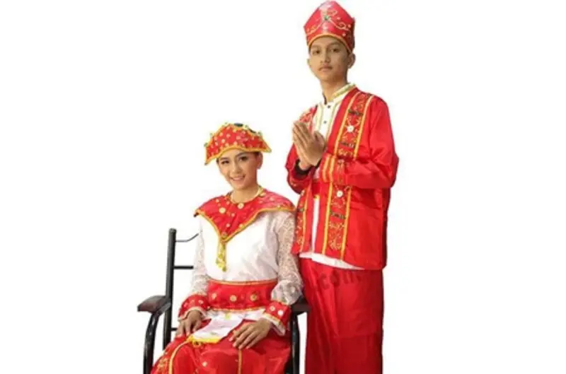 Jenis-Jenis Pakaian Adat Maluku - Filosofi dan Keunikannya 42 pakaian adat maluku 2