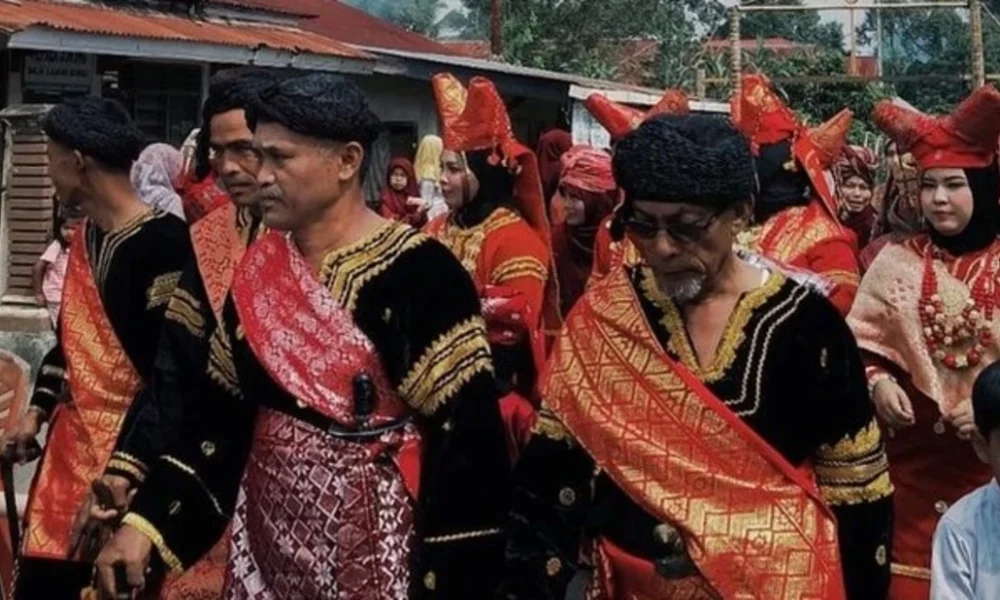 upacara adat sumatera barat