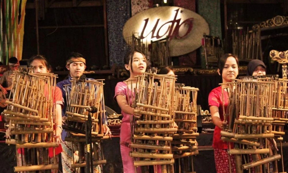 alat musik angklung